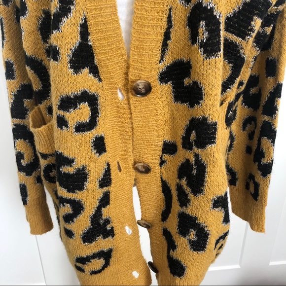 ❌SOLD❌J.O.A Animal Print Cardigan Sweater Button - Picture 3 of 8